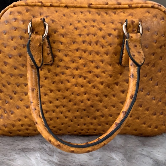 *SOLD* Faux Ostrich Purse - Picture 2 of 9
